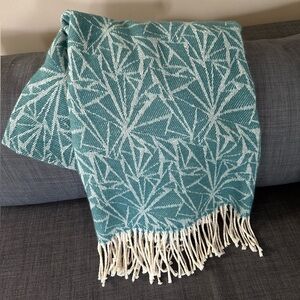Roca Home Cozy Fringe Throw Blanket